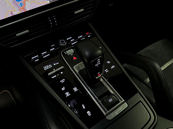 Porsche Cayenne 27 of 29
