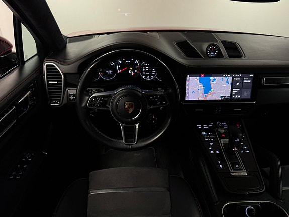 Porsche Cayenne 16 of 29