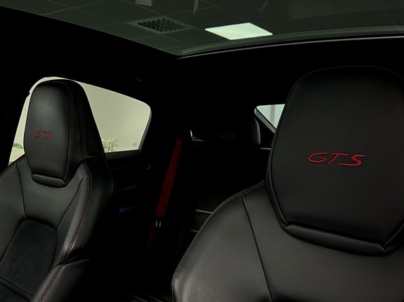 Porsche Cayenne 25 of 29