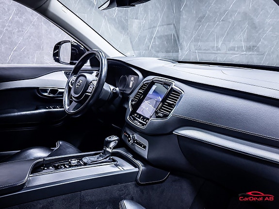 Volvo XC90 13 of 30