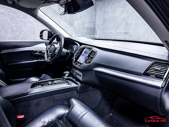 Volvo XC90 14 of 30