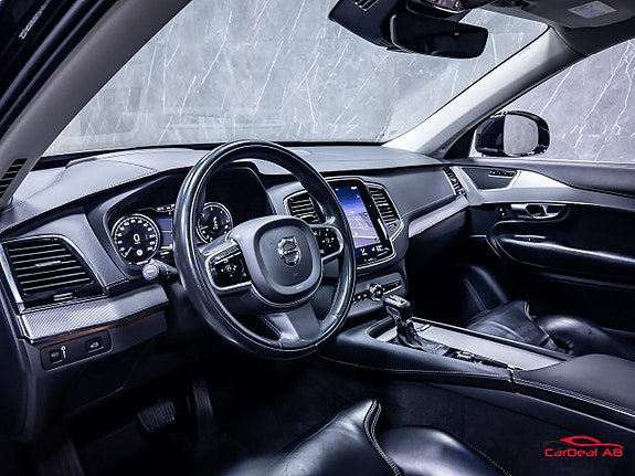 Volvo XC90 11 of 30