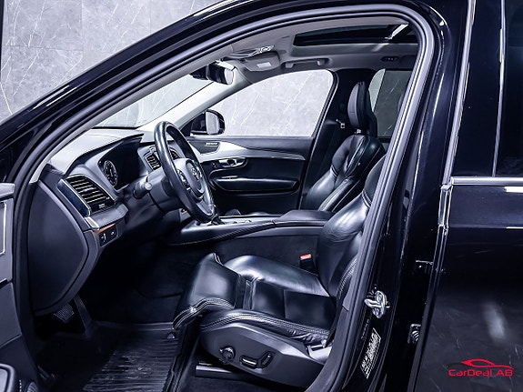 Volvo XC90 10 of 30