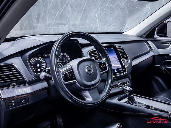 Volvo XC90 12 of 30