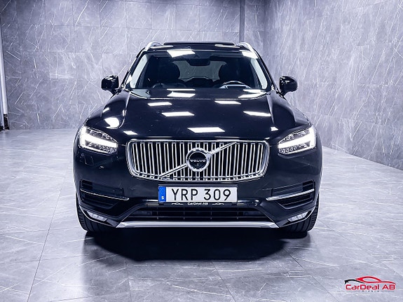 Volvo XC90 2 of 30