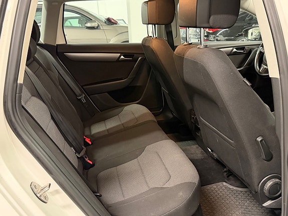 Volkswagen Passat 8 of 15