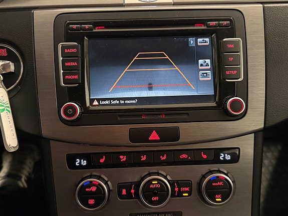 Volkswagen Passat 10 of 15