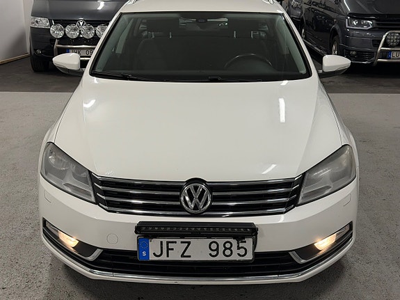 Volkswagen Passat 3 of 15