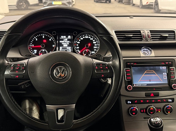 Volkswagen Passat 11 of 15