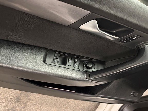 Volkswagen Passat 14 of 15