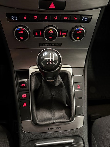 Volkswagen Passat 12 of 15