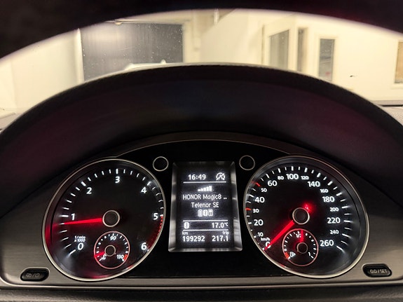 Volkswagen Passat 13 of 15