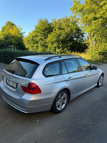 BMW 320d 2 of 9