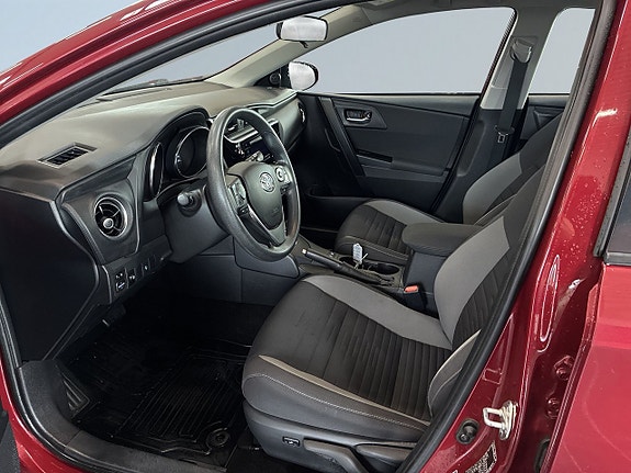 Toyota Auris 7 of 19