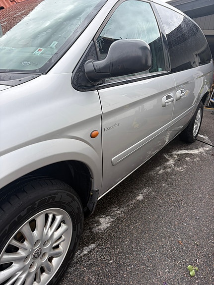 Chrysler Grand Voyager 2 of 9