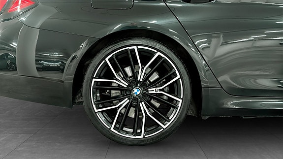 BMW 540i 9 of 13