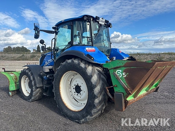 Traktor New Holland T5.120 med plog och sprid 2 of 6