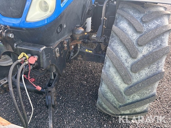 Traktor New Holland T5.120 med plog och sprid 6 of 6