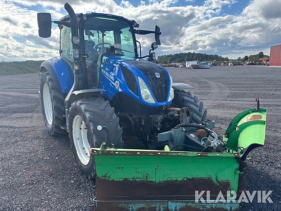 Traktor New Holland T5.120 med plog och sprid 5 of 6
