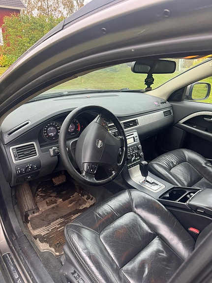 Volvo XC70 4 of 5