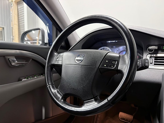 Volvo V70 22 of 30