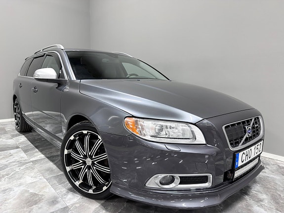 Volvo V70 2 of 30