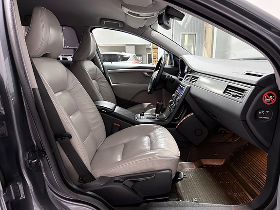 Volvo V70 24 of 30