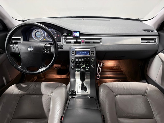 Volvo V70 17 of 30