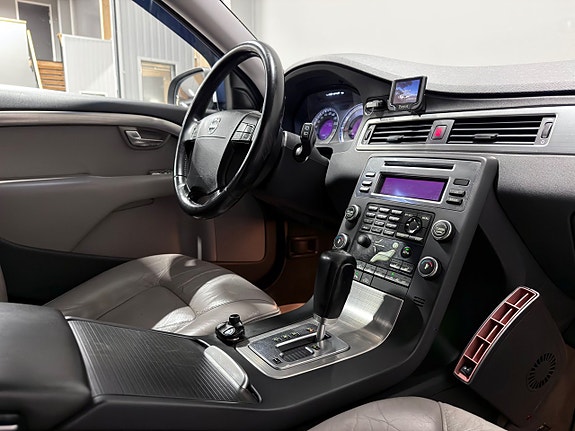 Volvo V70 23 of 30