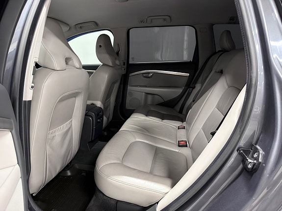 Volvo V70 27 of 30
