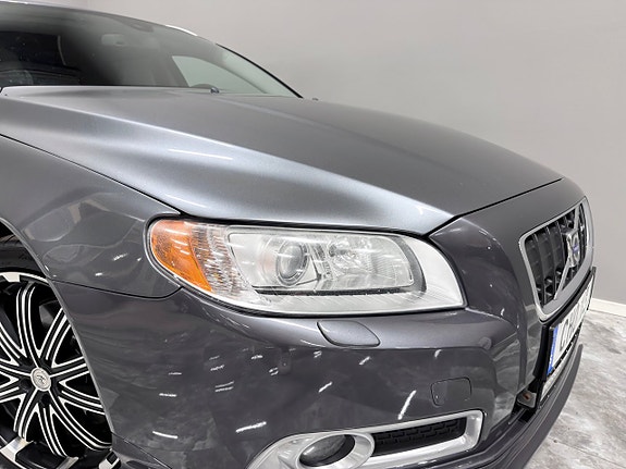 Volvo V70 11 of 30