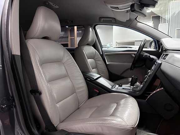 Volvo V70 25 of 30