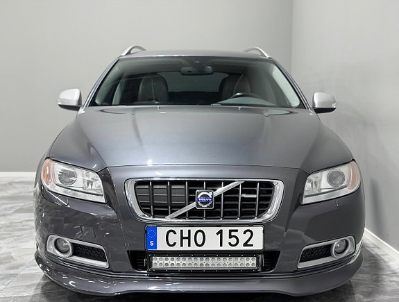 Volvo V70 3 of 30
