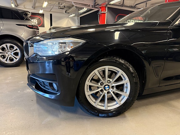 BMW 320d 2 of 30