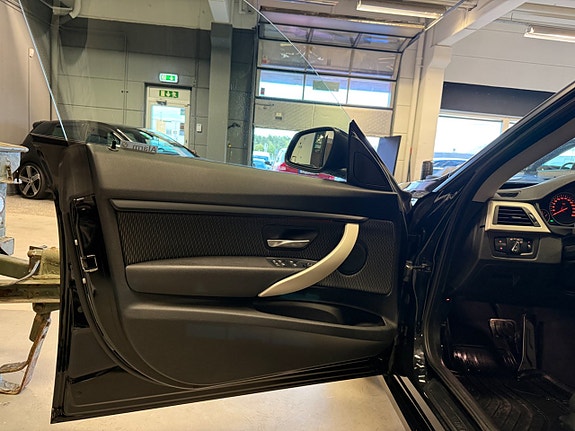 BMW 320d 12 of 30