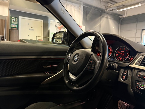 BMW 320d 28 of 30