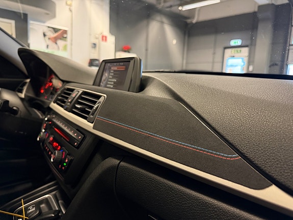 BMW 320d 26 of 30