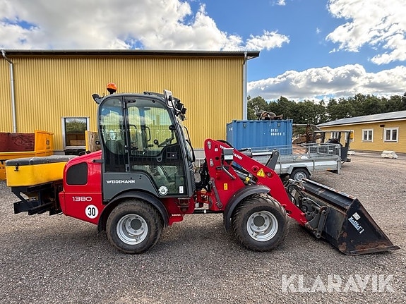 Kompaktlastare Weidemann 1380 med sandspridar 6 of 6