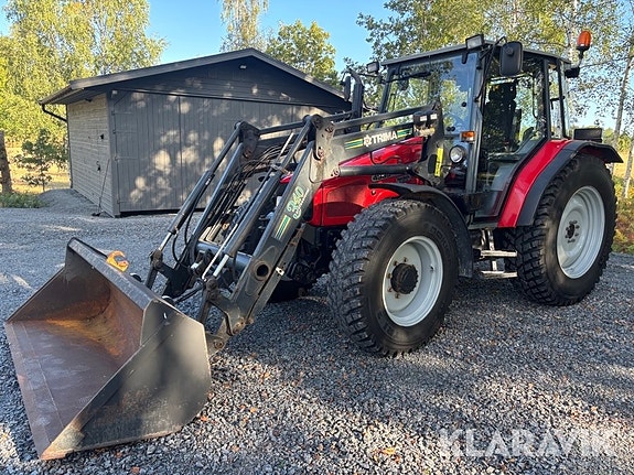 Traktor Massey Ferguson 4335 med lastare och