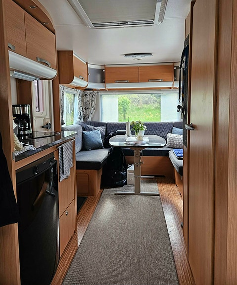 Adria Adora Queensbed 6 of 18