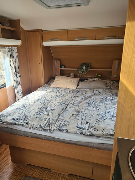 Adria Adora Queensbed 17 of 18