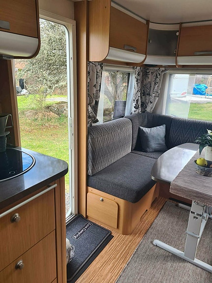 Adria Adora Queensbed 4 of 18