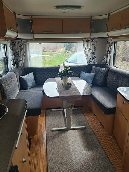 Adria Adora Queensbed 2 of 18