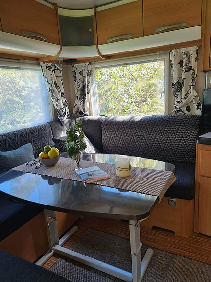 Adria Adora Queensbed 3 of 18