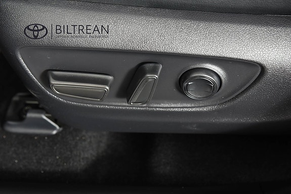 Toyota RAV4 Plug-in Hybrid 12 of 20