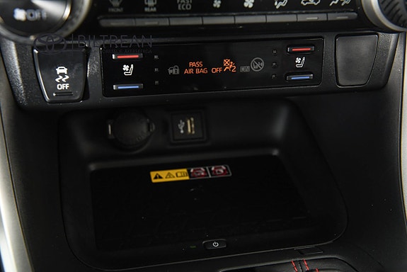 Toyota RAV4 Plug-in Hybrid 18 of 20