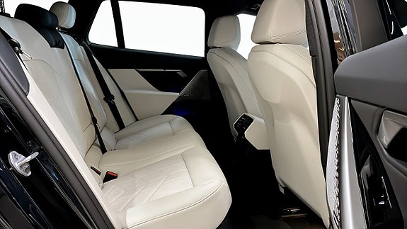 BMW i5 5 of 9