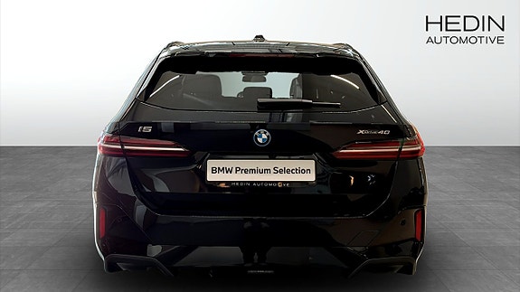 BMW i5 7 of 9