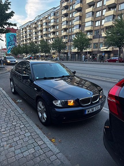 BMW 320i 2 of 6