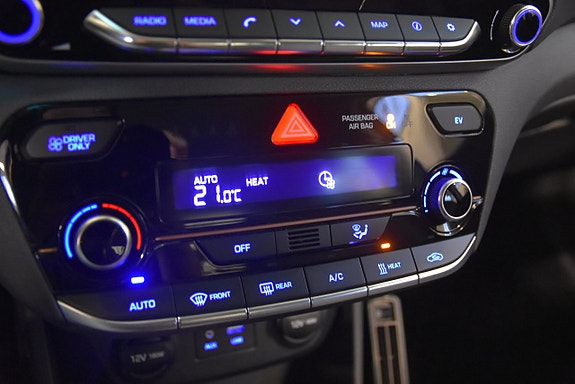 Hyundai IONIQ 13 of 16